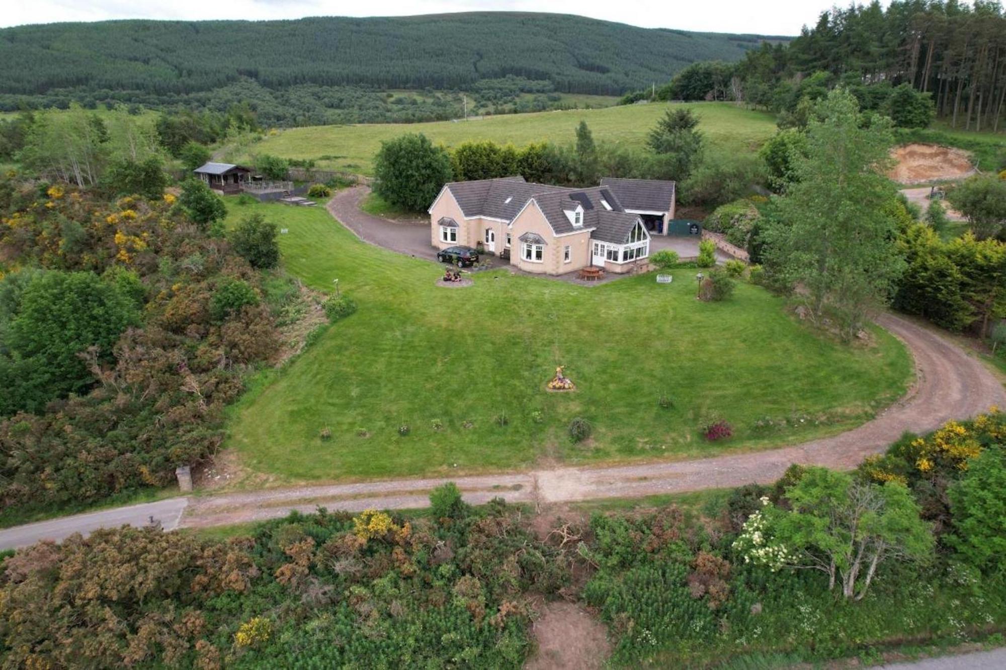 The Gables Whisky B&B Dufftown Exterior photo